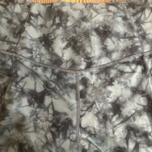 Athleta Salutation Stash Pocket Printed 7/8 Tight-Size Large - Picture 5 of 6